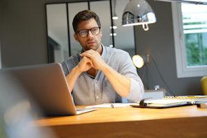 Büro Beleuchtung Arbeitsplatz und Notebook Features