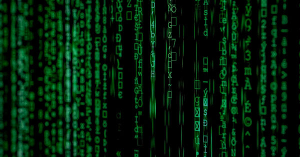 Abstrakter grüner Matrix-Code mit binären Ziffern auf dunklem Hintergrund